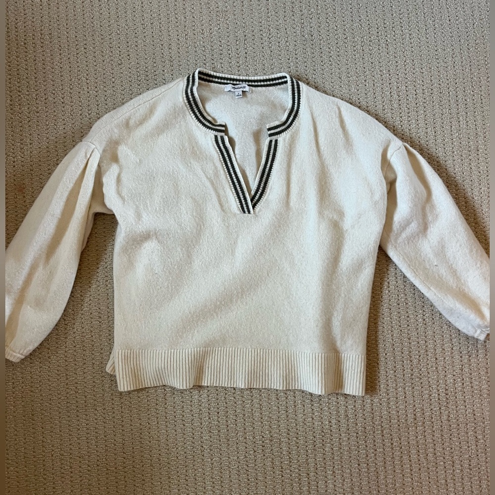 Made well cream v neck sweater size S